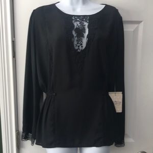 Beautiful ladies blouse. NWT